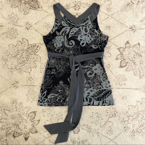 BCBGMaxAzria Blue Printed Sleeveless Wrap Top Size Small - Picture 3 of 15